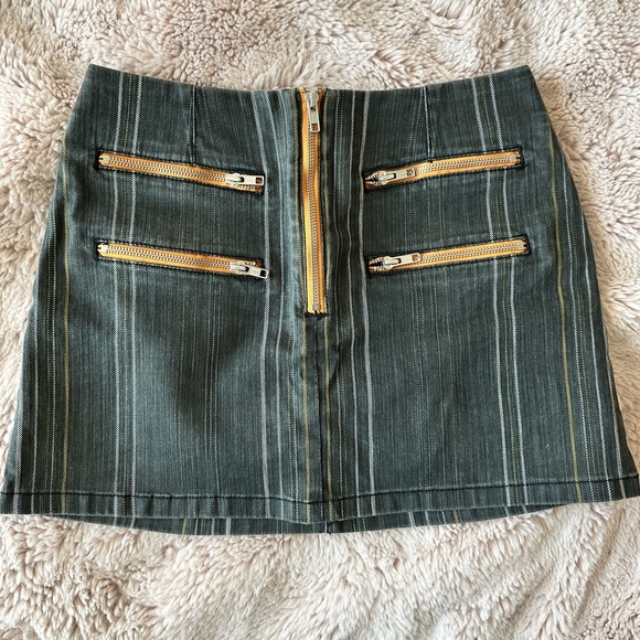 Urban Outfitters Mini Skirt - Picture 2 of 5